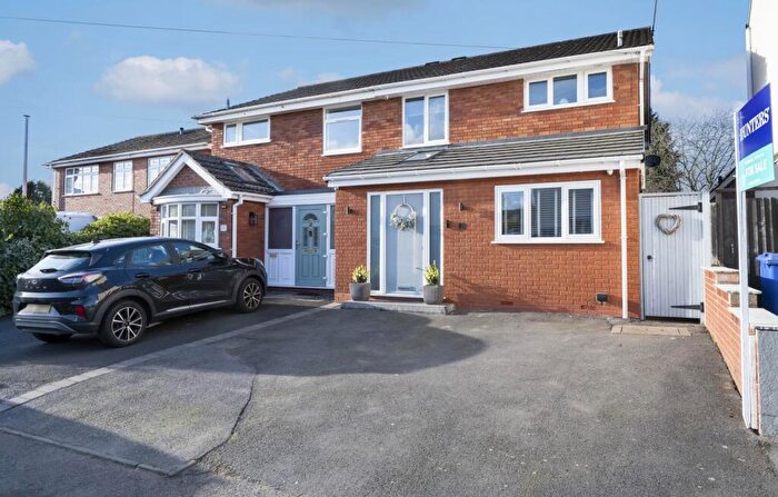 3 Bedroom Semi Detached House For Sale In Summer Street, Kingswinford, DY6