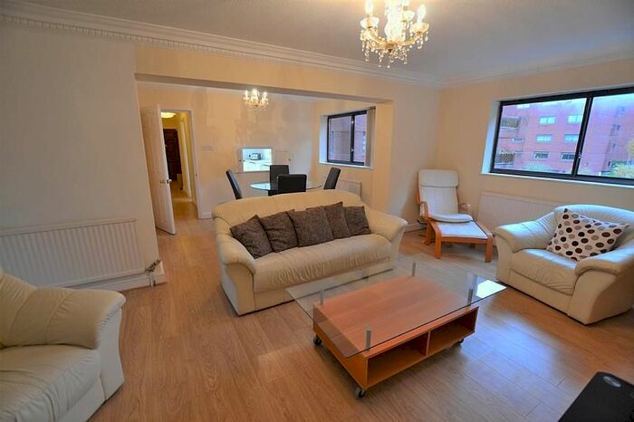 2 Bedroom Flat To Rent In Spencer Close, Regents Park Road, Finchley, London, N3
