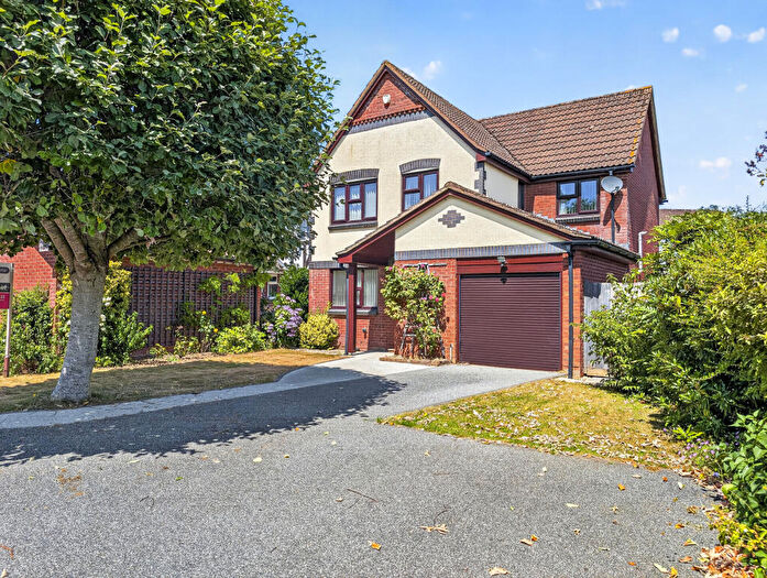 4 Bedroom Detached House For Sale In Wheatfield Close, Cullompton, Devon, EX15