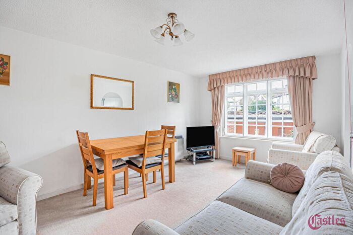 1 Bedroom Retirement Property For Sale In Everard Court, Crothall Close, N13