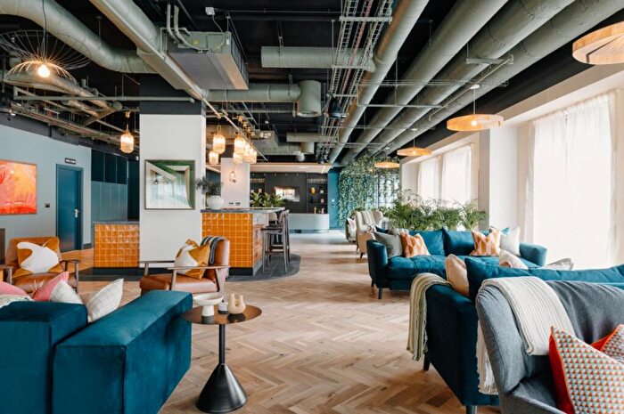 2 Bedroom Apartment To Rent In Loudon's Yard, Inkwell Place Birmingham, B16