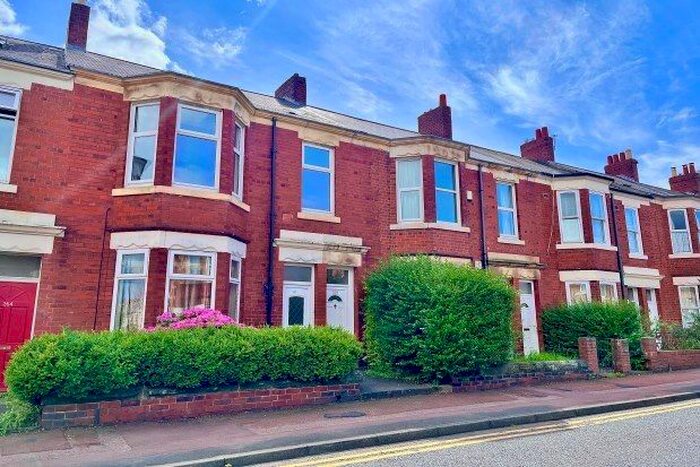 3 Bedroom Flat To Rent In Simonside Terrace, Newcastle Upon Tyne, NE6