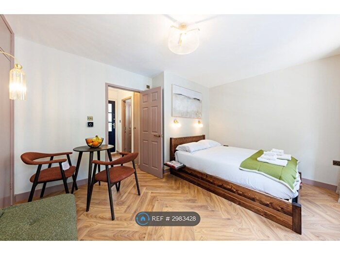 Studio To Rent In Bartonway, London, NW8