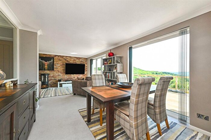 4 Bedroom Detached House For Sale In London Road, Rake, Liss, GU33