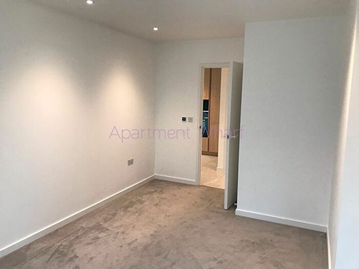 2 Bedroom Flat To Rent In Bouchon, Bouchon Point, Cendal Crescent, Whitechapel, E1