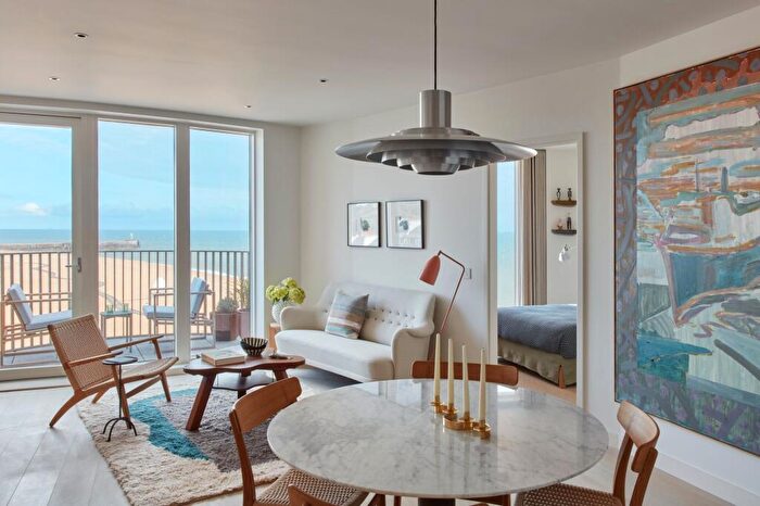 2 Bedroom Apartment For Sale In Shoreline Crescent, Folkestone, CT20