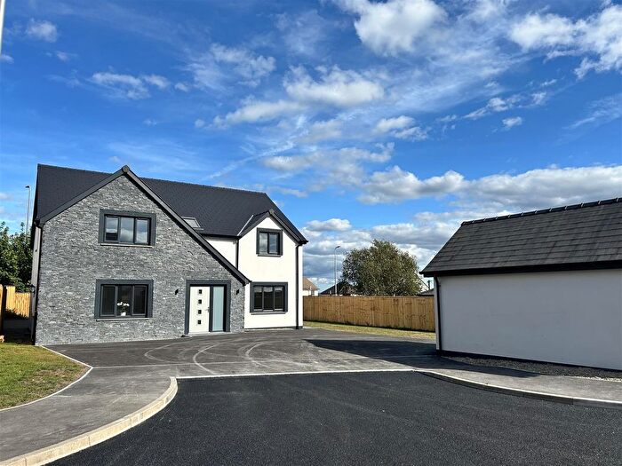 4 Bedroom Detached House For Sale In Llys Llewelyn, Peniel, Carmarthen, SA32