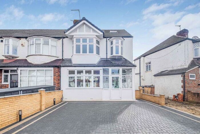 4 Bedroom Terraced House To Rent In Crossway, London, SW20