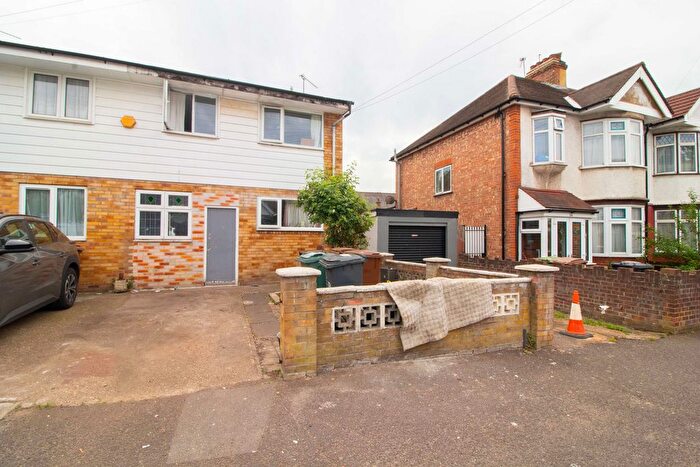 4 Bedroom Semi Detached House For Sale In Abbotts Park Road, London, E10