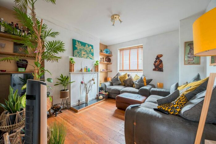 1 Bedroom Flat To Rent In Law Street, London Bridge, London, SE1