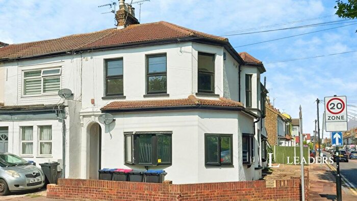 1 Bedroom Flat To Rent In Hamlet Road, Southend-on-Sea, Essex, SS1