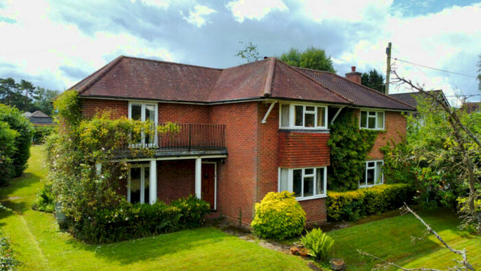 5 Bedroom Detached House For Sale In Ballinger Road, South Heath, HP16