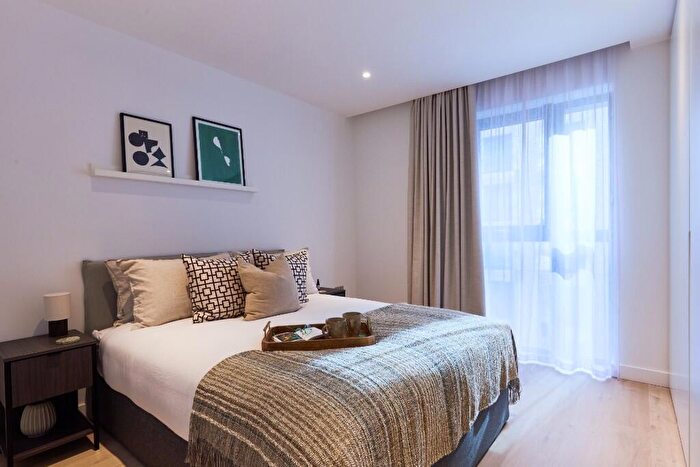 3 Bedroom Apartment To Rent In New Drum Street, Tower Hamlets, London, E1