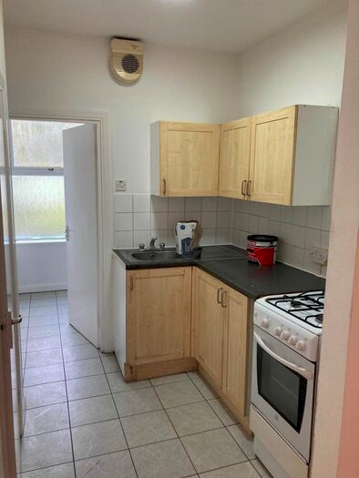 1 Bedroom Flat To Rent In Flat A Seven Sisters Road, London, N4