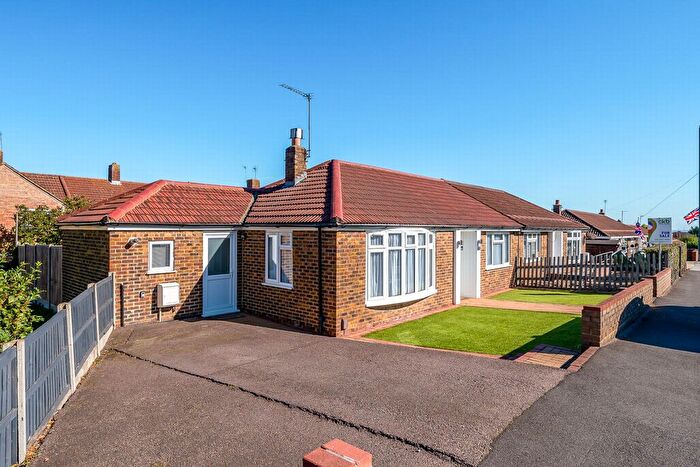 2 Bedroom Bungalow For Sale In Colyers Lane, Erith, DA8
