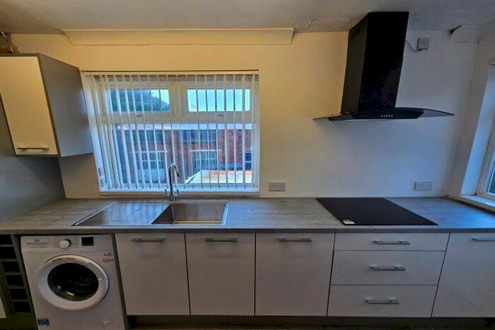 3 Bedroom End Of Terrace House To Rent In Reginald Road, Smethwick, B67