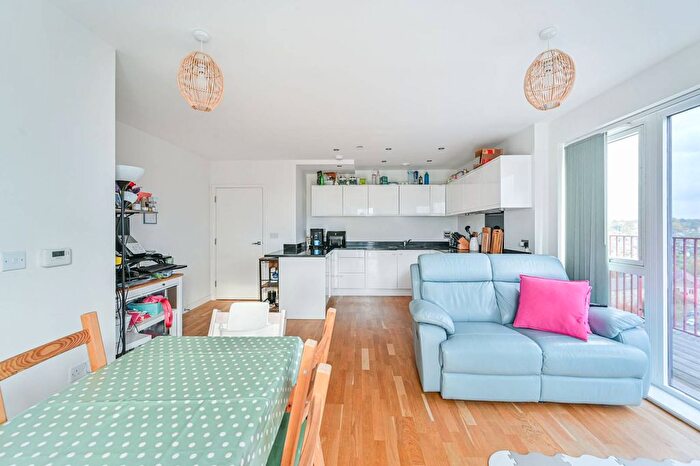 2 Bedroom Flat For Sale In Greenwich High Road, Greenwich, London, SE10