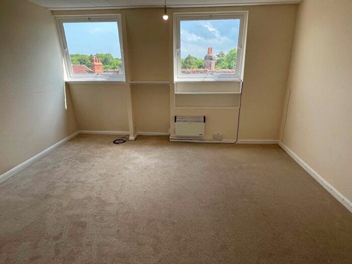 1 Bedroom Flat To Rent In West Street, Blandford Forum, DT11