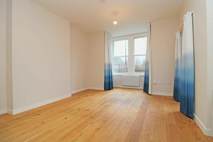1 Bedroom Flat To Rent In East Acton Lane, London, W3