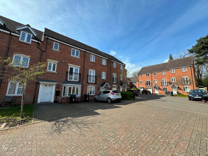 4 Bedroom Town House To Rent In Beech Road, Birmingham, B17