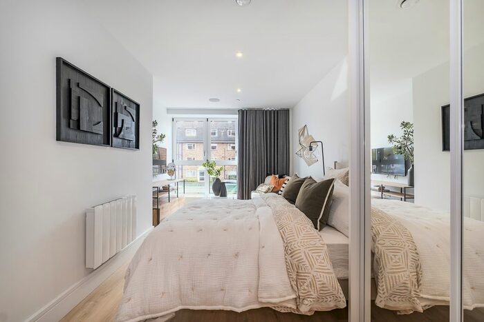 Studio To Rent In Beverley Way, Raynes Park, SW20