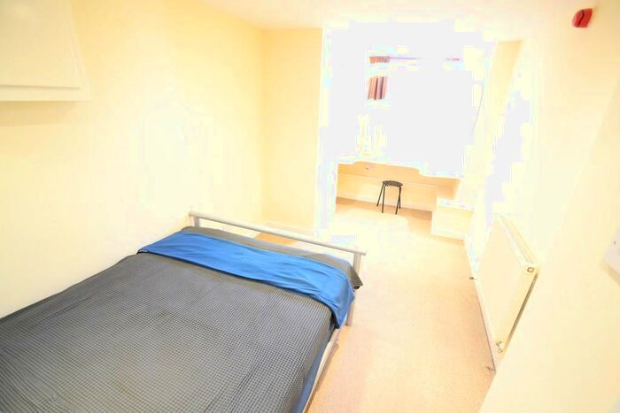 1 Bedroom Terraced House To Rent In Knowle Road, Burley, LS4