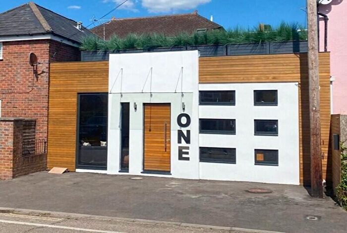 2 Bedroom Bungalow For Sale In Westfield Road Lymington Hampshire, SO41