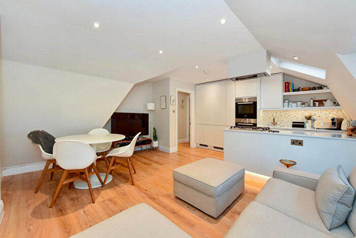 3 Bedroom Apartment To Rent In Clifton Hill, London, NW8