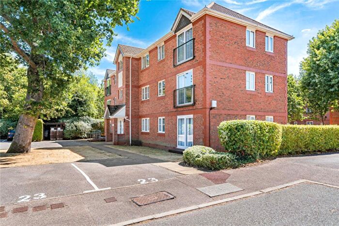 2 Bedroom Apartment For Sale In Collingwood, Farnborough, Hampshire, GU14