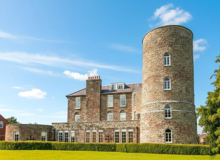 2 Bedroom Flat For Sale In Barkleys Hill, Stapleton, Bristol, BS16