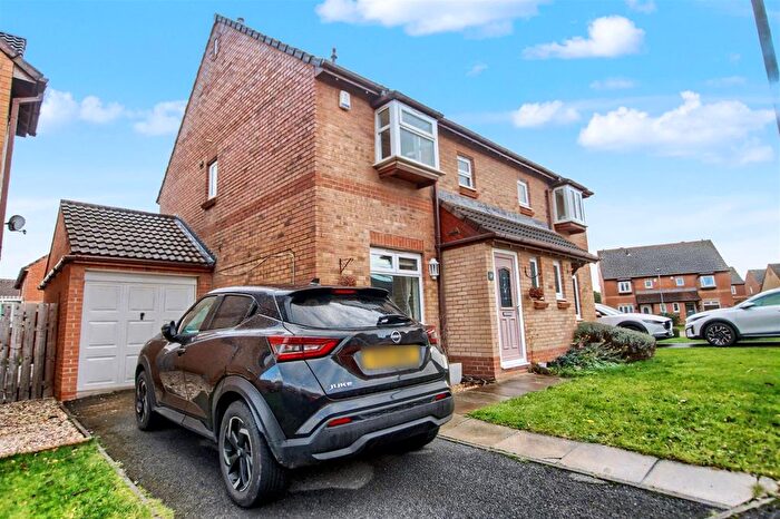 3 Bedroom Semi-Detached House For Sale In Henshaw Drive, Ingleby Barwick, TS17