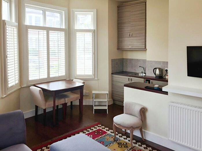 1 Bedroom Apartment To Rent In Cavendish Road, London, SW12