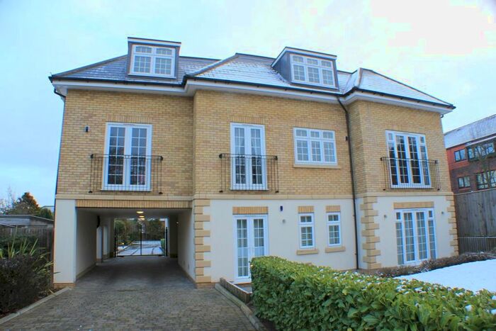 2 Bedroom Flat To Rent In Cumberland Road, Bromley, Kent, BR2