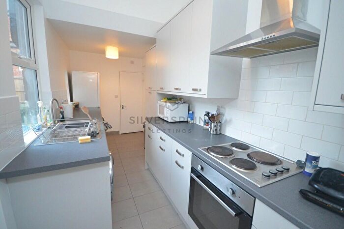 3 Bedroom Terraced House To Rent In Reginald Mount, Leeds, West Yorkshire, LS7