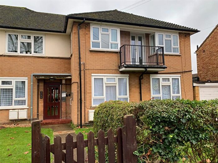 1 Bedroom Flat To Rent In Wild Green South, Langley, Berkshire, SL3