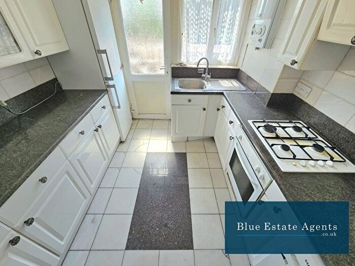2 Bedroom Flat To Rent In Great West Road, Isleworth, TW7