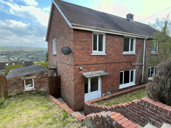 3 Bedroom Semi-Detached House To Rent In Ffordd Aneurin, Pontyberem, Llanelli, SA15