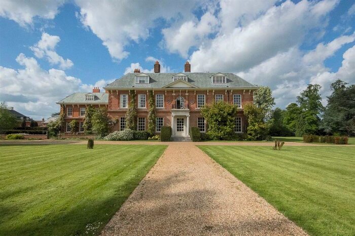 2 Bedroom Flat For Sale In The Mansion, Balls Park, Hertford, SG13