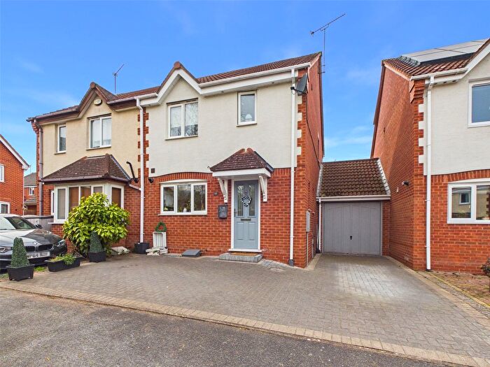 3 Bedroom Semi Detached House For Sale In Hoskyns Avenue, Worcester, Worcestershire, WR4