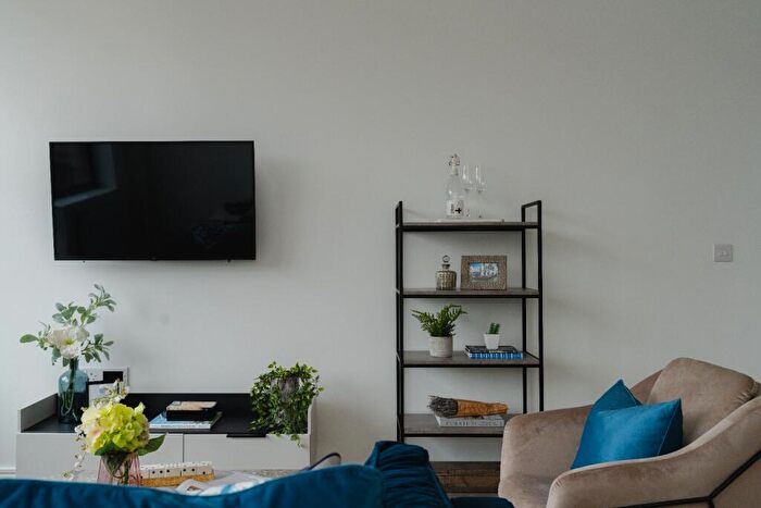 1 Bedroom Ground Maisonette To Rent In Roebuck Close, Reigate - Allocated Parking, RH2