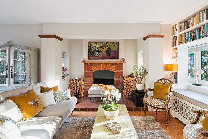 3 Bedroom Detached House For Sale In Manygate Lane, Shepperton, TW17