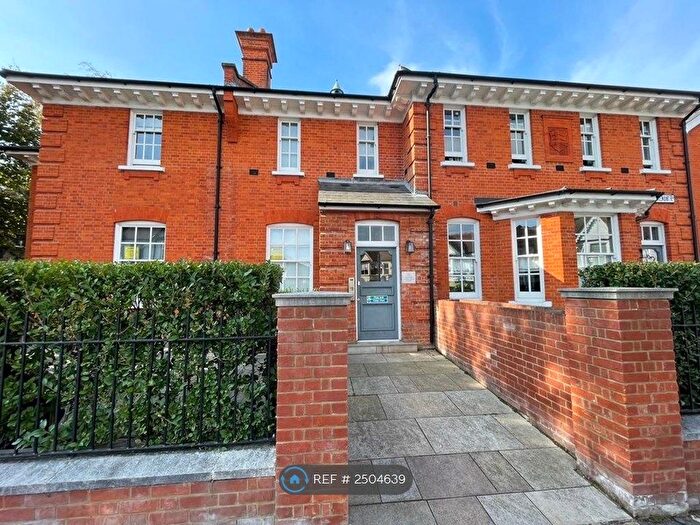 2 Bedroom Flat To Rent In The Old Station, Westcliff-On-Sea, SS0