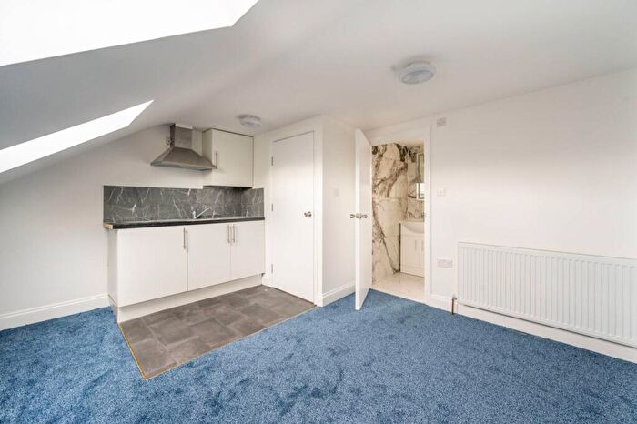 4 Bedroom Terraced House To Rent In Pulleyns Avenue, East Ham, London, E6