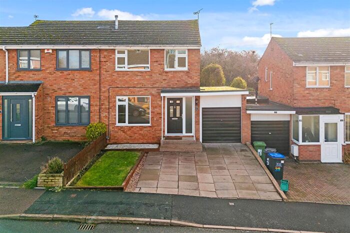3 Bedroom Semi Detached House For Sale In Morris Drive, Whitnash, Leamington Spa, CV31