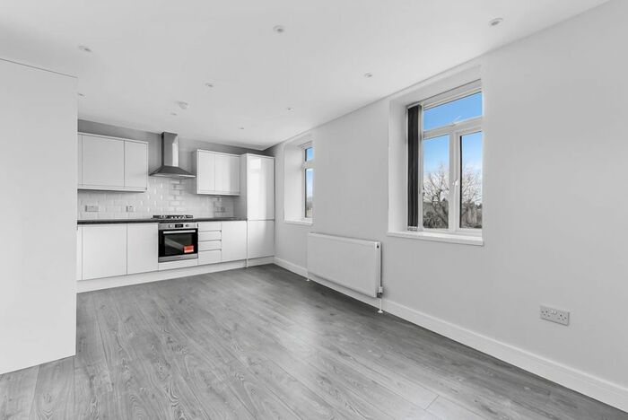 1 Bedroom Flat To Rent In Bath Road, Hounslow, TW4