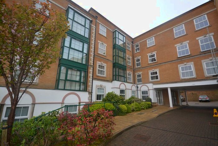 4 Bedroom Ground Flat To Rent In Medina Gardens, Cowes, PO31