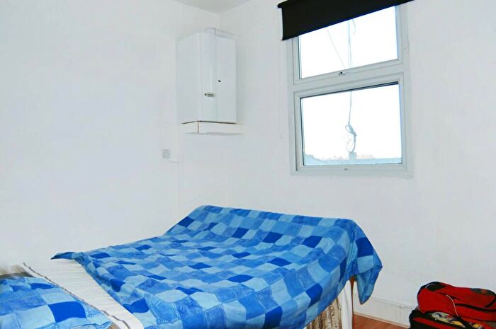 1 Bedroom Flat To Rent In Barking Road, Canning Town, London, E16
