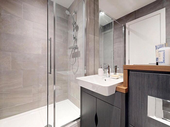 Apartment To Rent In Apt, Gravity Residence #, L2