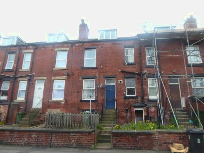 2 Bedroom Property To Rent In Clovelly Avenue, Beeston LS11