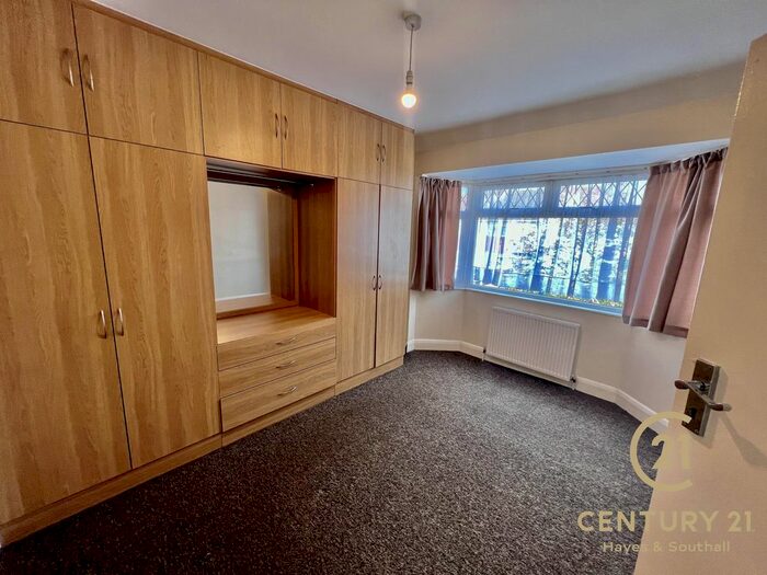 3 Bedroom Semi-Detached House To Rent In Masefield Avenue, Southall, UB1